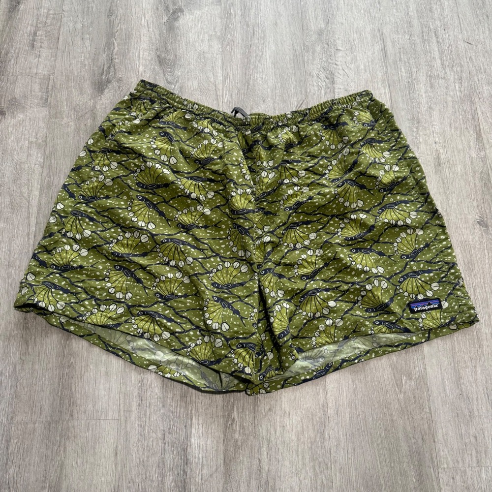 Patagonia Baggies 5 Inseam Shorts Mens XL Green Flying Fish Print Water Hiking